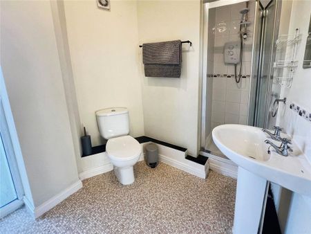3 bedroom apartment to rent - Photo 2