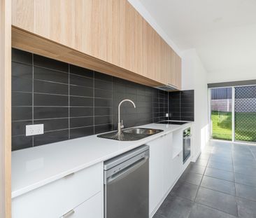 NEWLY BUILT DUPLEX IN WONDUNNA - Photo 3