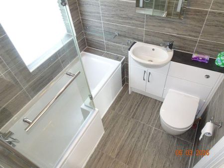 3 bedroom semi-detached house to rent - Photo 4