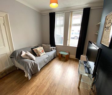 £1,200 PCM, Furnished Two Bedroom House with Enclosed Garden in Nor... - Photo 2