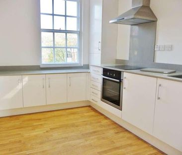 Salisbury Square, Hatfield, Hertfordshire, AL9 - Photo 3