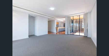 FABULOUS APARTMENT ON 2ND FLOOR OF THIS 6 FLOOR COMPLEX WITH RIVER VIEWS. EASY WALK TO THE CITY & KINGS PARK ! - Photo 4