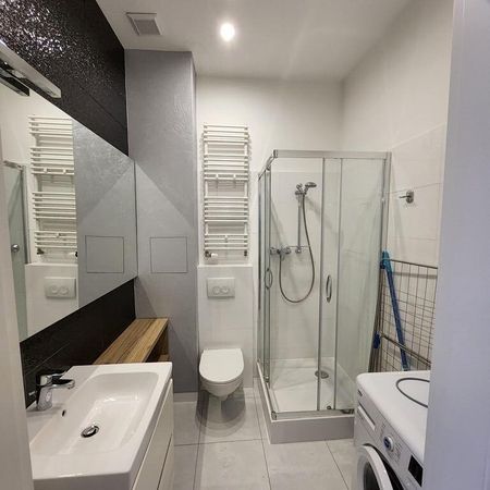 Komfortowe 2 pokoje w centrum z windą i piwnicą. - Zdjęcie 2