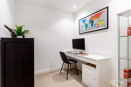 PERFECTLY POSITIONED 1 BEDROOM APARTMENT + STUDY WITH WATER VIEWS - Photo 5