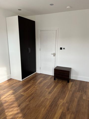 Room in a Shared House, Plough Lane, SW19 - Photo 4