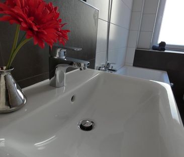 *** Charmante, modernisierte Altbauwohnung im gemütlichen Dachgesch... - Foto 1