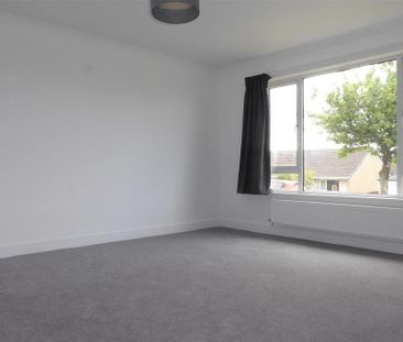 2 bedroom semi-detached bungalow to rent - Photo 2