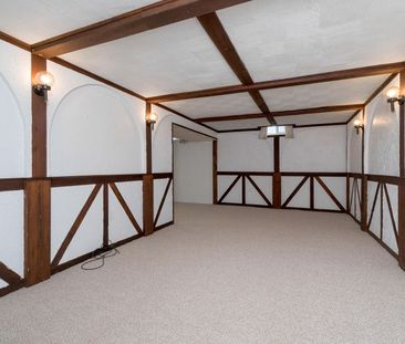 For Lease - 2035 Carleton Court, Burlington, Ontario - Photo 1