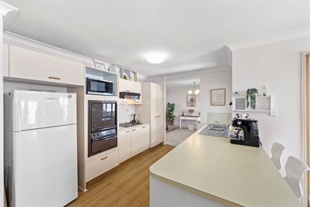 4 Ridgevale Drive, Helensvale QLD 4212 - House For Rent | Domain - Photo 3