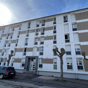 Location appartement T4 83.00m² à Reims (51100) Loyer CC * : 511.40 € Réf : ER.05140 - Photo 2