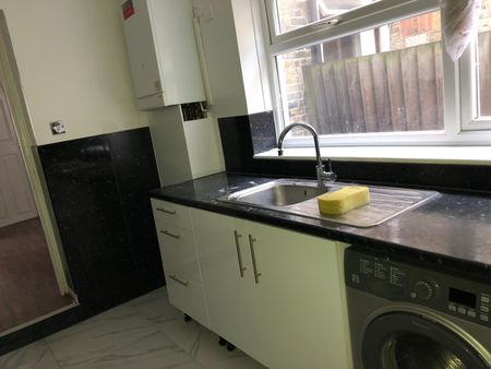 4 Bed Semi-Detached House, Saint Olaves Road, E6 - Photo 4