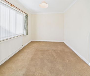 3 bedroom detached bungalow to rent - Photo 2