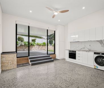 Modern Flat with Private Courtyard - Photo 3