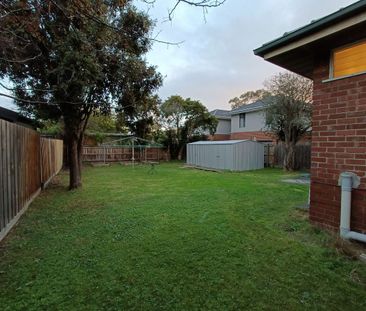 21 Dunlop Avenue, Ascot Vale, VIC 3032 - Photo 2