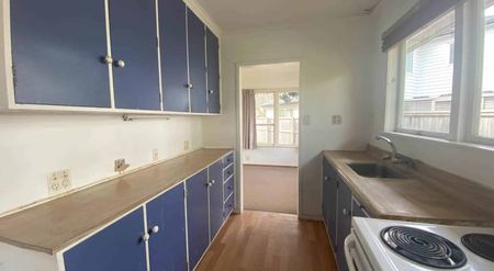 Affordable 3-Bedroom Home with Backyard – Lynf... - Photo 2