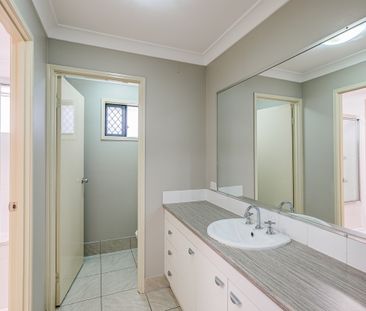 4 Bedroom Family Home! - Photo 5