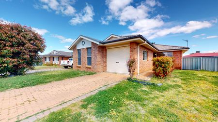 Family Home in a Quiet Cul-de-sac - Photo 4