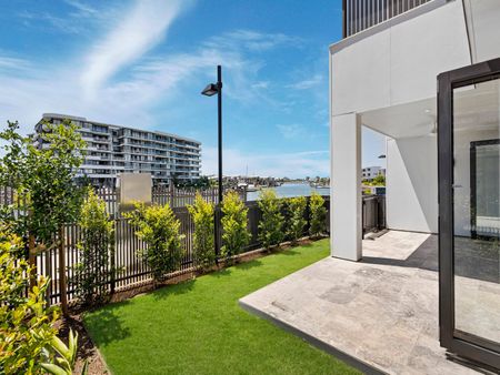 1 Bronte Circuit, Hope Island - Photo 4