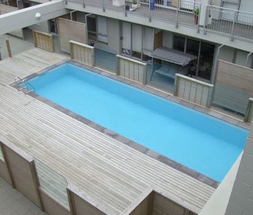Chic 2BR Onehunga Oasis w/ Pool! - Photo 2