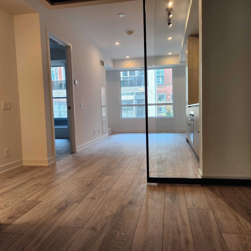 Two bedroom condo Toronto - Photo 1