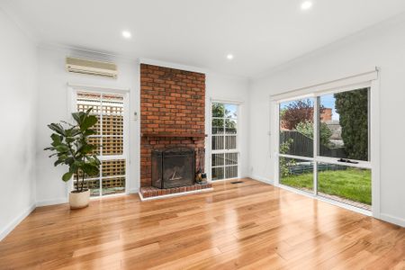 Charming 3-bedroom Residence in Pascoe Vale! - Photo 4