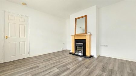 77 Pinewood Avenue, Carrickfergus, BT38 8EW - Photo 2