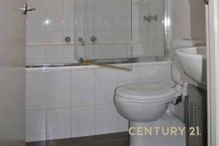 Modern Two-Bedroom Townhouse - Photo 5