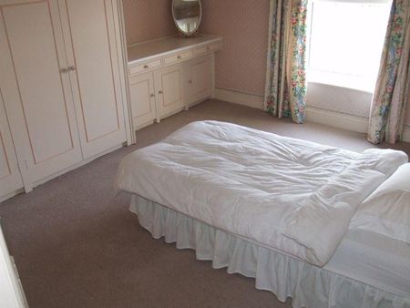 5 bedroom detached house to rent - Photo 4