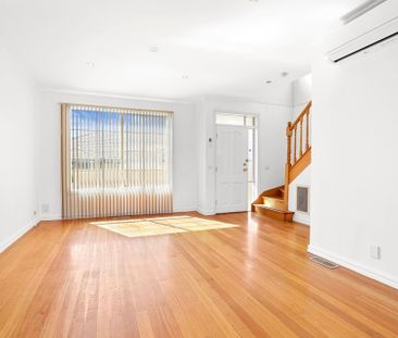 Comfortable Three Bed Home in the Heart of Clayton - Photo 2