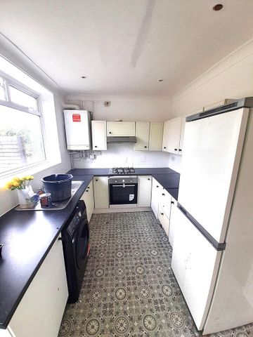 3 bedroom semi-detached house to rent - Photo 4