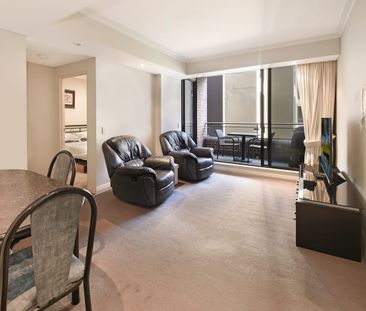 Elegant contemporary home in an exceptional lifestyle location - Photo 2