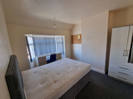 3 Bed Student Accommodation - Photo 4