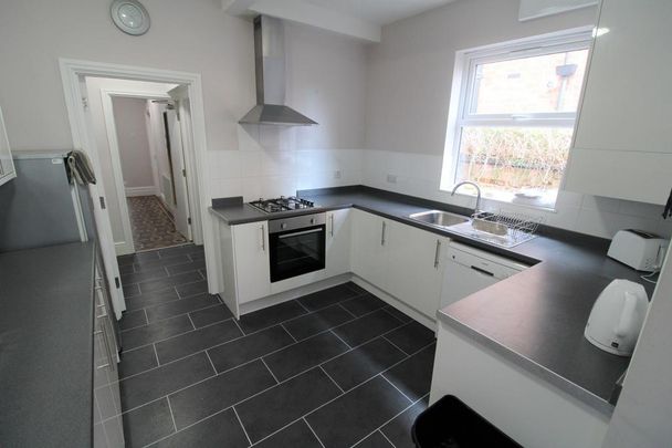 1 bedroom in a house share to rent - Photo 1