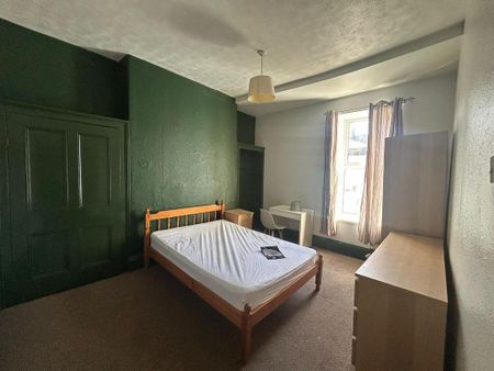 3 bedroom flat to rent - Photo 3