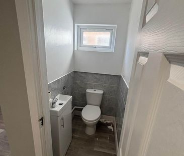 Salehurst Road, Eastbourne - Photo 3