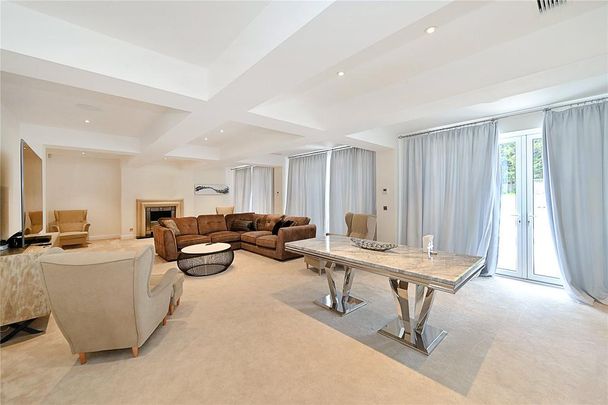 8 bedroom house to rent - Photo 1