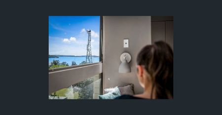 Luxurious Living Redefined: Ultra-Modern Studio Apartment with Ocean Glimpses - Photo 5