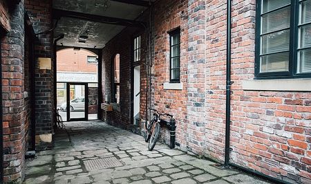 Modern Studio Apartment in the Heart of Sheffield - Photo 4