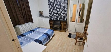 4 bedroom house of multiple occupation to rent - Photo 3