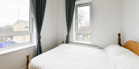 3 bedroom flat to rent - Photo 2