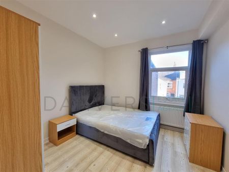 4 bedroom terraced house to rent - Photo 3