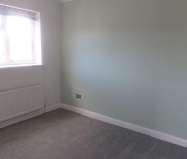 3 bedroom detached house to rent - Photo 2
