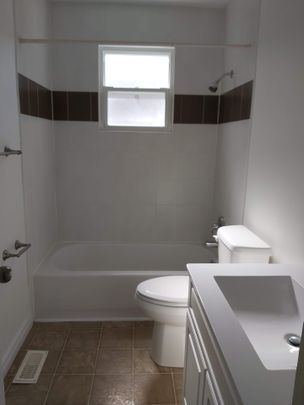 For Lease - 17 Gunn Street Unit# main floor, Barrie, Ontario - Photo 1