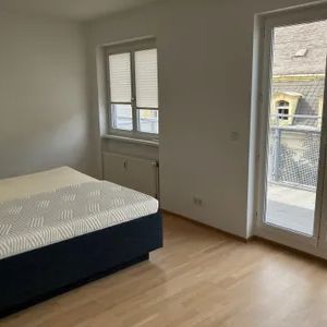 Uni-Nähe: Sonnige, ruhige DG-Wohnung (Lift) mit 2 Terrassen, 3 Zimmern, extra Küche, Bad (Dusche) - Photo 1