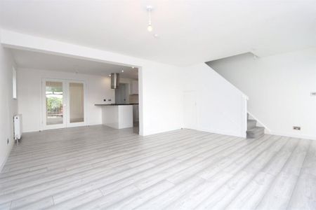3 bedroom detached house to rent - Photo 4