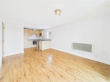 1 bedroom Apartment to rent - Photo 3