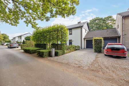 Volledig gemeubeld en instapklare woning met 3 slaapkamers en zeer leuke en zonnige tuin. - Photo 3
