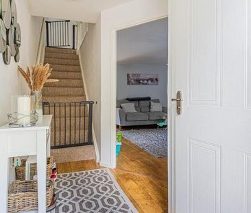 4 bedroom end of terrace house to rent - Photo 1