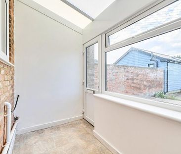 2 bedroom detached house to rent - Photo 6