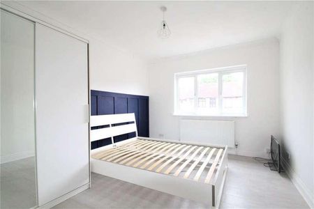 Salisbury Avenue, Barking, IG11 - Photo 5